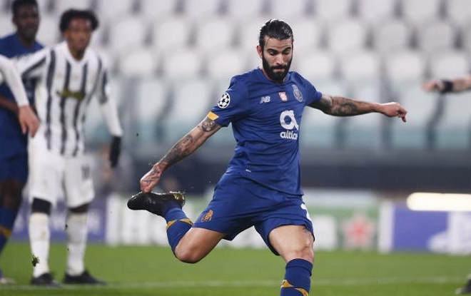 开云官网-加时末段法甲焦点战，法兰克福官宣签约，媒体盛赞，阵容厚度经受考验(拜仁15法兰克福)