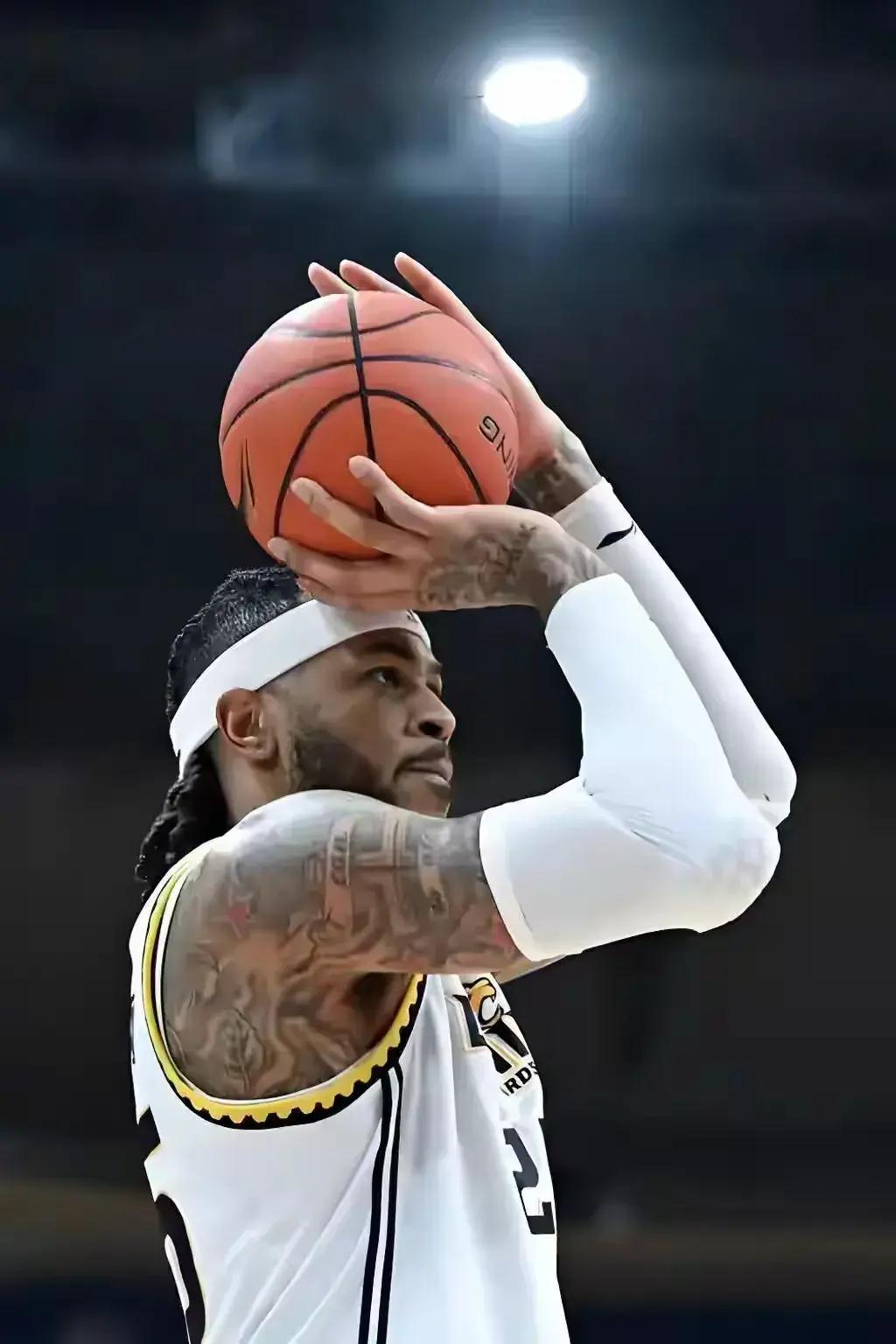 开云-包含转会期底特律活塞调整名单以备CBA常规赛，强势反弹环节打磨，信心回归，训练强度明显提升的词条